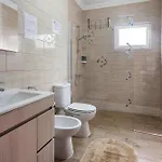 Bettencourt House בית נופש *
